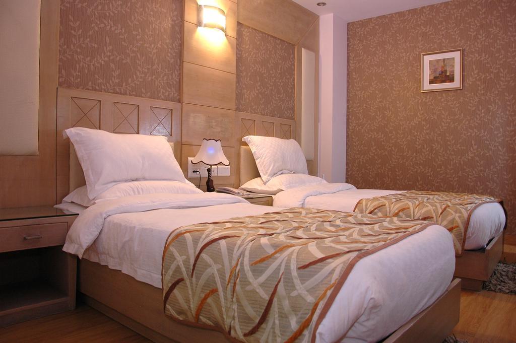 Hotel Palmdale Zirakpur Exterior foto