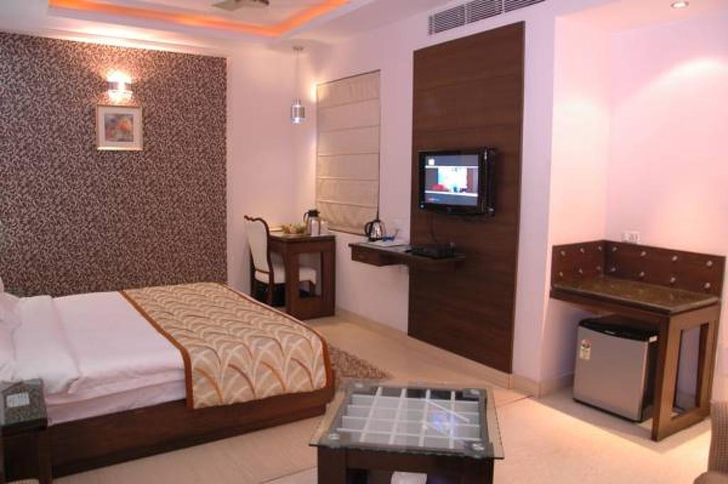 Hotel Palmdale Zirakpur Exterior foto