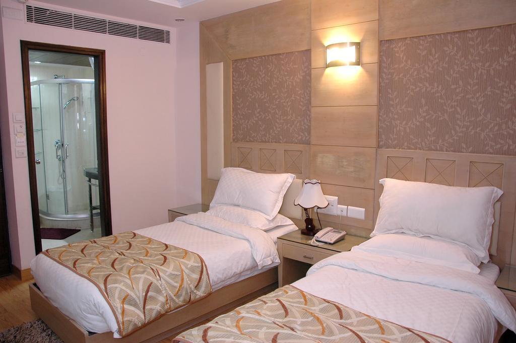Hotel Palmdale Zirakpur Exterior foto