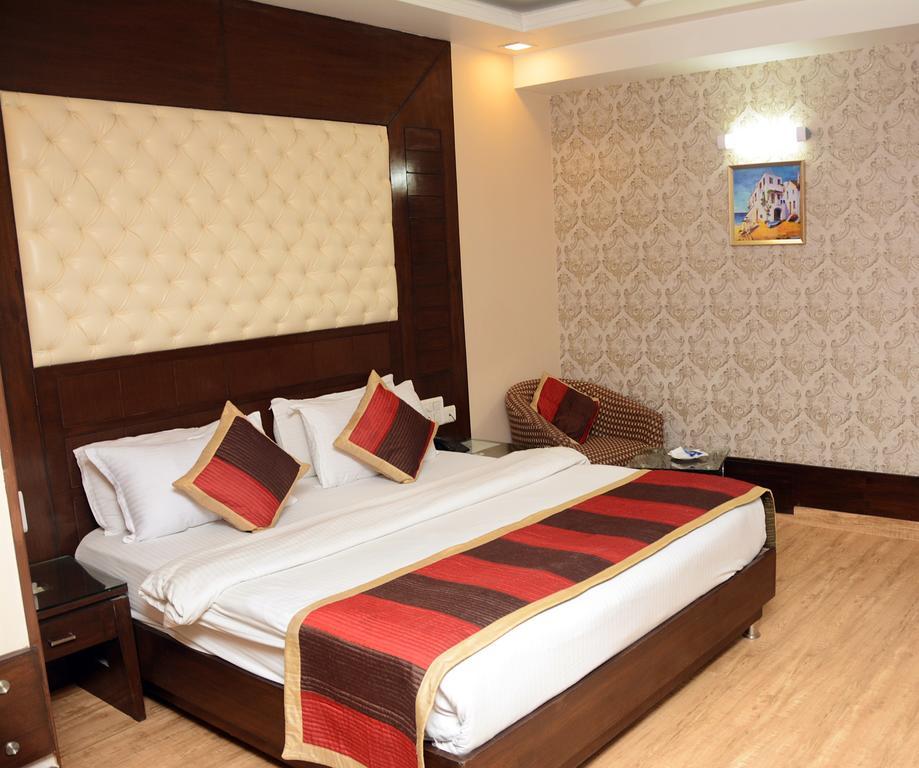 Hotel Palmdale Zirakpur Quarto foto