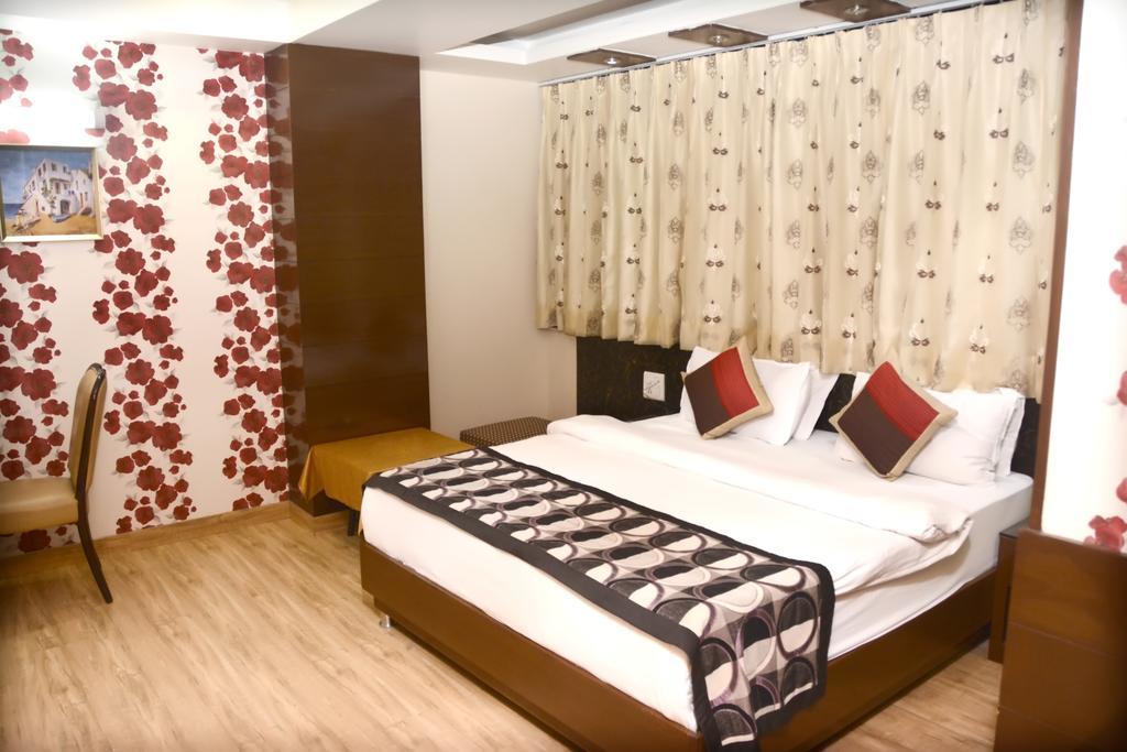 Hotel Palmdale Zirakpur Quarto foto