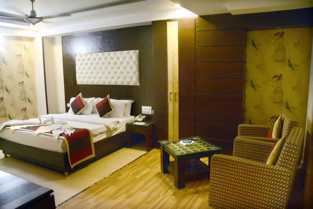 Hotel Palmdale Zirakpur Exterior foto