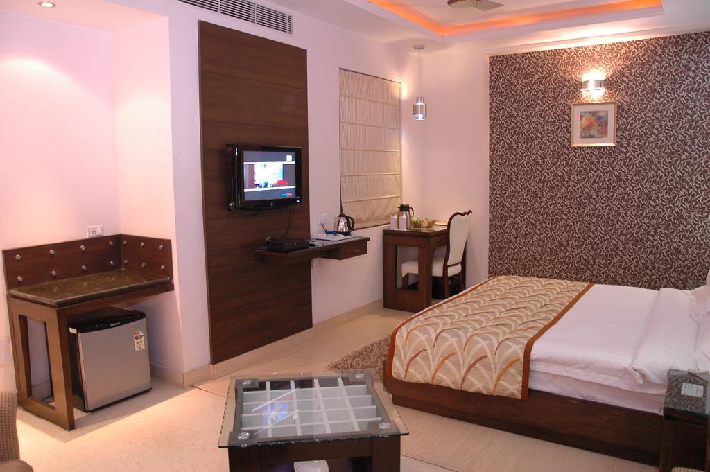 Hotel Palmdale Zirakpur Quarto foto