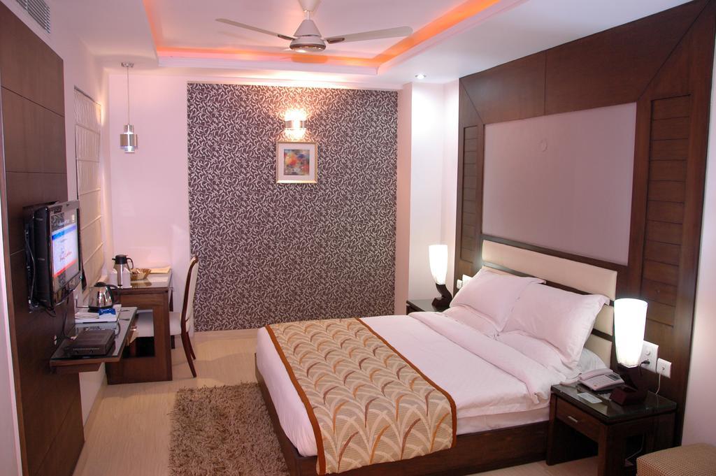 Hotel Palmdale Zirakpur Quarto foto