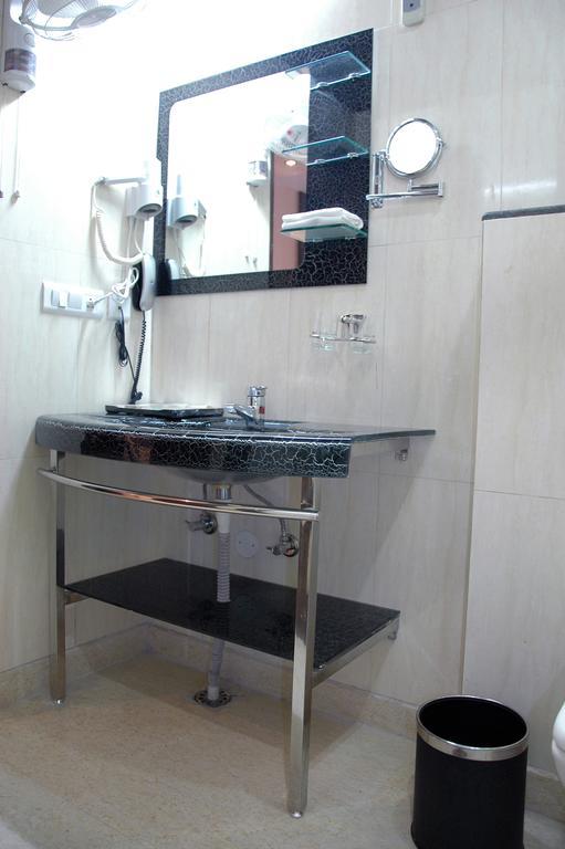 Hotel Palmdale Zirakpur Quarto foto