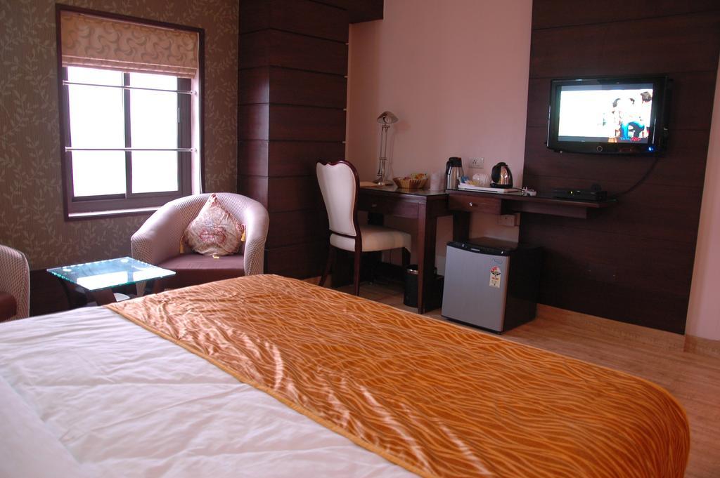 Hotel Palmdale Zirakpur Quarto foto