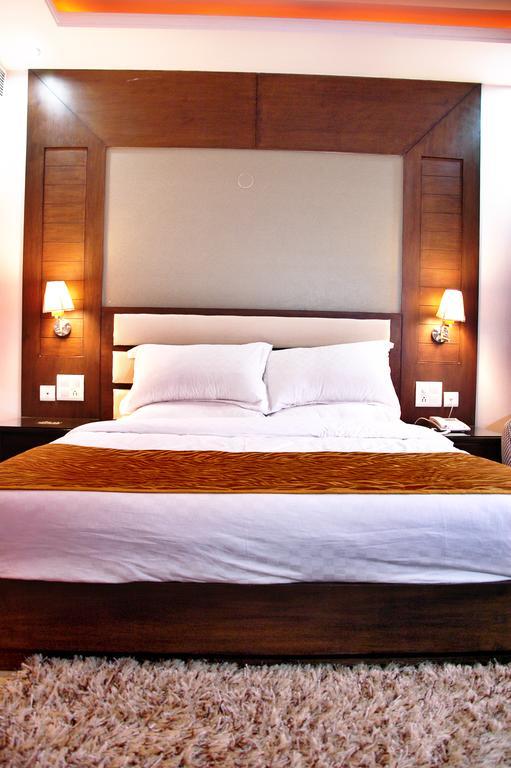 Hotel Palmdale Zirakpur Quarto foto